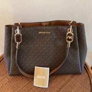 New Michael Kors Brown Trisha Shoulder Bag